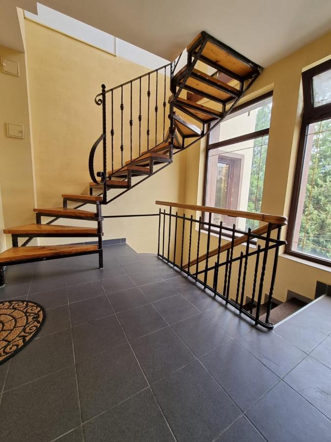 Casa Romana Lägenhet Ploieşti Exteriör bild